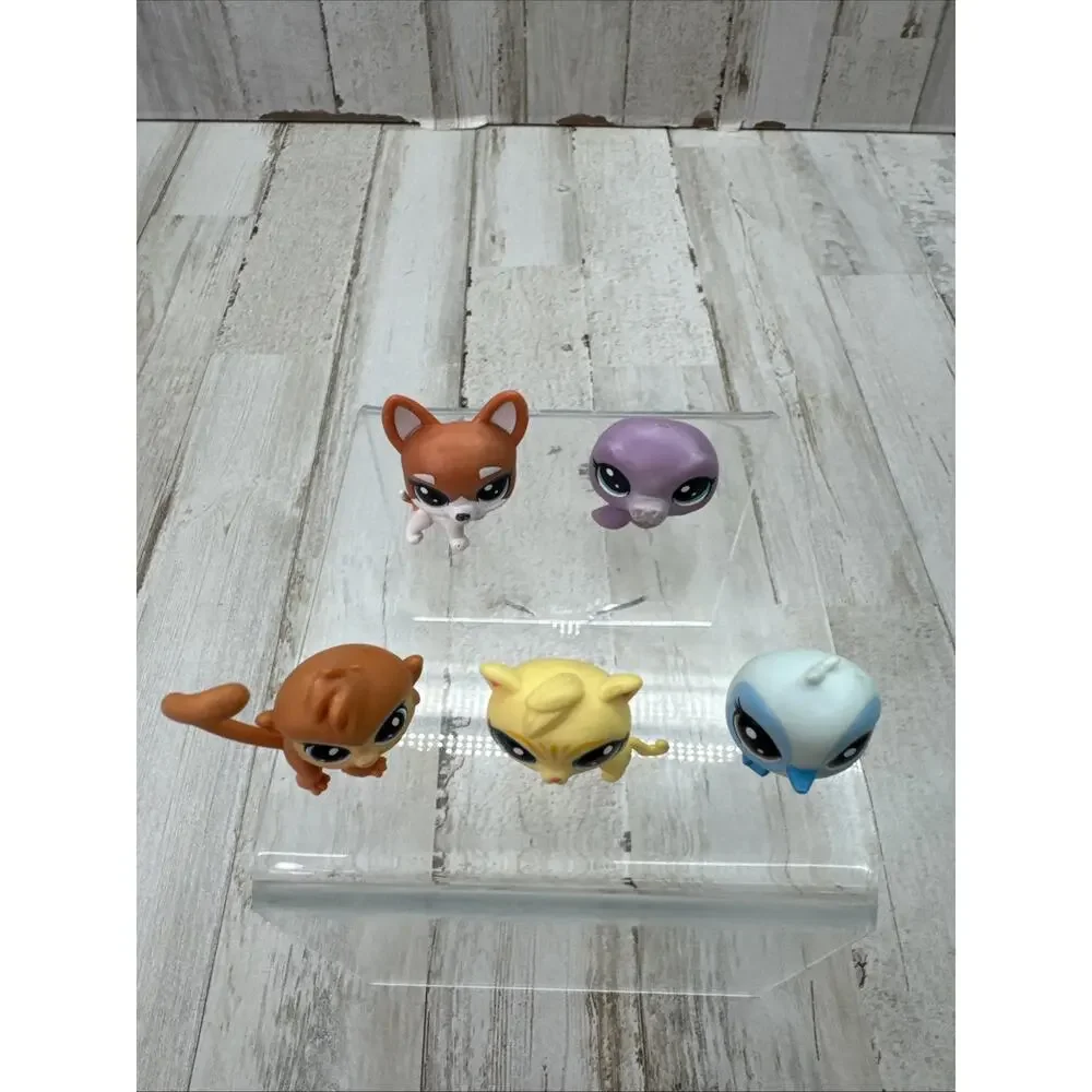Lot Of 5 Littlest Pet Shop Mini LPS Figures Bree, Clicks, Neela, Babs, Juan
